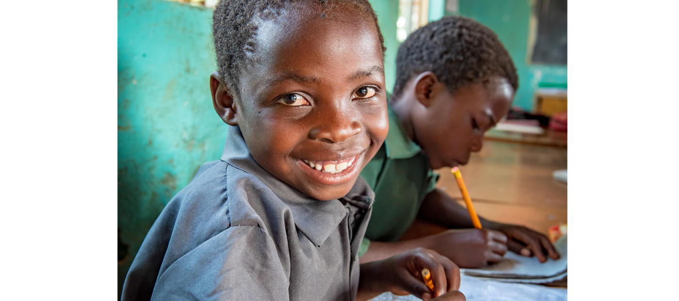 Die Kinder lieben es zu lesen und zu schreiben