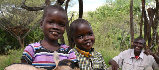Emmanuel aus Kenia mit seinen Kindern 