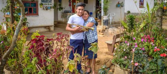 Patenkind Ever aus Honduras mit seiner Mutter