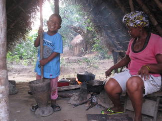 Patenkind Mohamed aus Sierra Leone mit seiner Mutter
