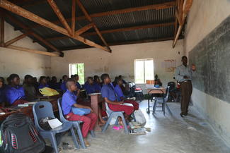 Jessy im Unterricht.