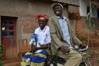 Freiwillige helfen bei der Aufklärung