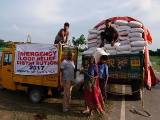 World Vision hilft Familien nach Monsunflut mit Nahrungsmitteln
