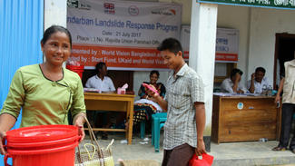 World Vision-Nothilfe in Bangladesch nach Flutkatastrophe 2017