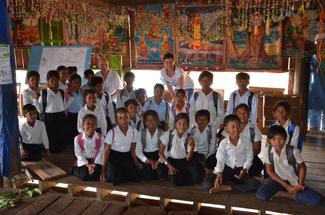 Yvonne und Jörg-Peter Liebscher besuchen eine Schule in Kambodscha