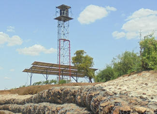EIn Tiefbrunnen mit Solarpumpe im Kakuma-Camp in Kenia, von World Vision installiert
