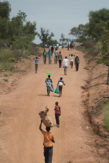 Die Wege hin und zurück von der Verteilstelle sind weit.