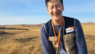 World Vision-Mitarbeiter Bombi unterstützt auch ein Patenkind