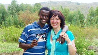 Patin Sabine Janzen mit Patenkind Habtamu