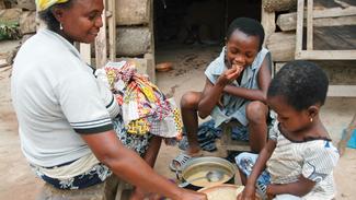 Gemeinsame Mahlzeit in Ghana