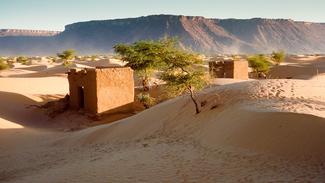 Verlassenes Haus in der Wüste Mauretaniens