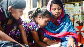 Kinderarbeiter lernen lesen und schreiben