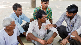 Gleichberechtigung: Diskussionsrunde einer "Men-Care-Gruppe in Indien