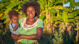 Lightwells Mutter mit seiner jüngsten Schwester