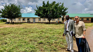 2018 ist der Baum den Niedecken in Gulu gepflanzt hat schon sehr gewachsen