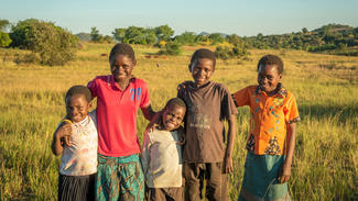 Debby und ihre Freunde genießen die Zeit, die sie miteinander verbringen können