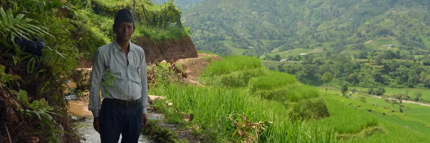 Wiederaufbau in Nepal: Bauern freuen sich über neu gebauten Bewässerungskanal 