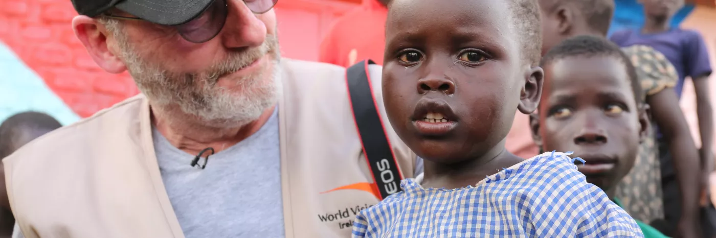 Liam Cunningham ruft zu Spenden für World Vision-Arbeit mit Flüchtlingen in Afrika auf