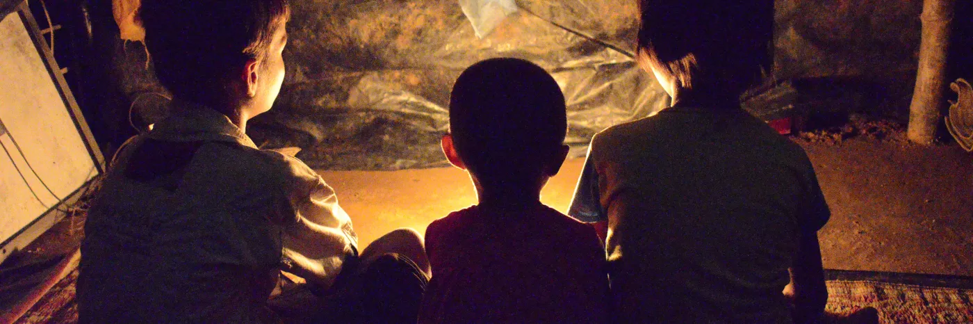 Durch den Konflikt in Myanmar haben diese Kinder ihre Eltern verloren. 