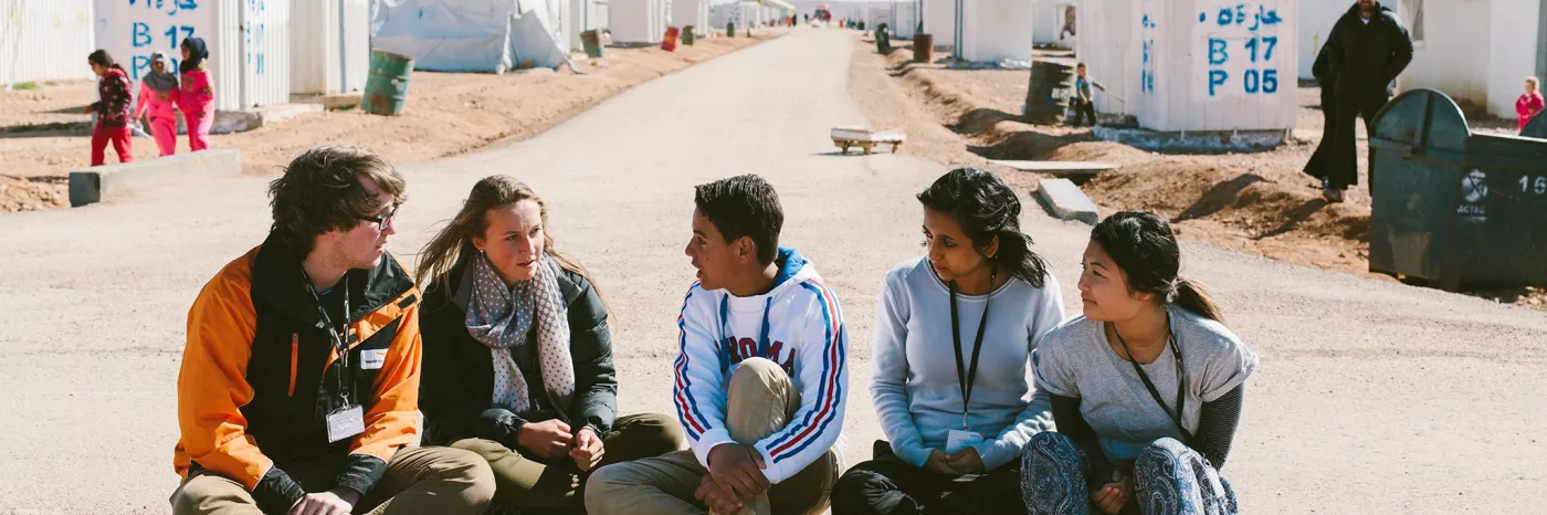 Hussam mit Schulfreunden im jordanischen Flüchtlingslager