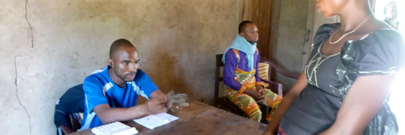 Menschen stehen vor dem Nichts