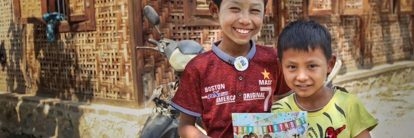 Patenkind Aung aus Myanmar mit seinem Bruder 