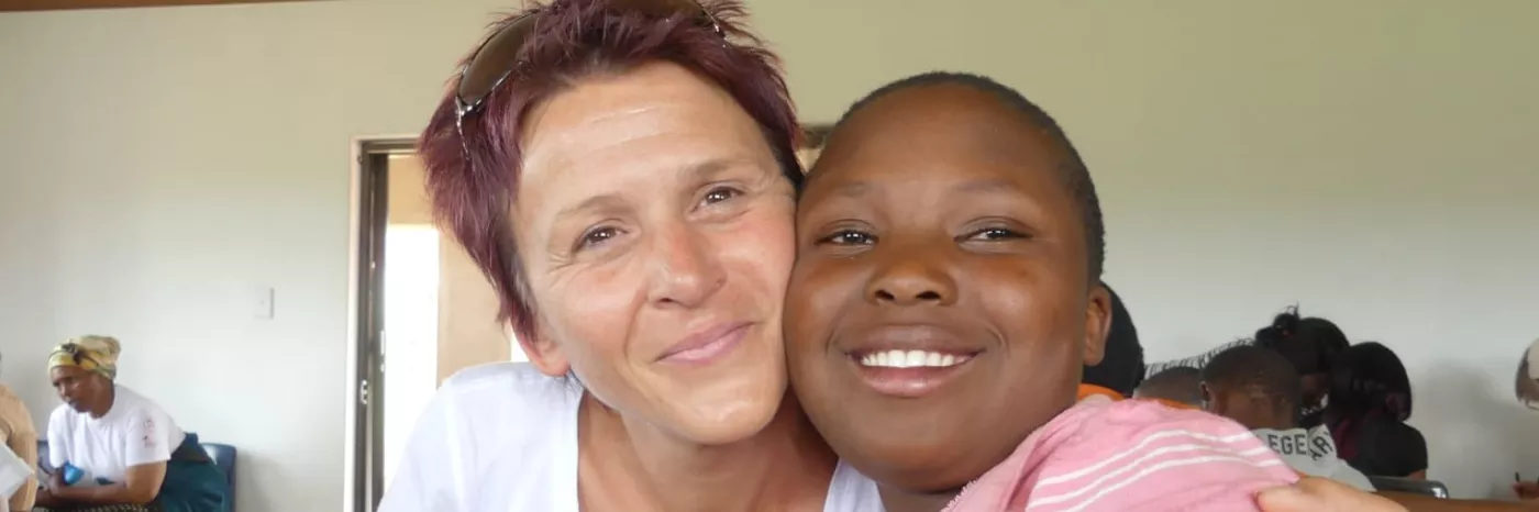 Patin Anja mit ihrem Patenkind in Eswatini