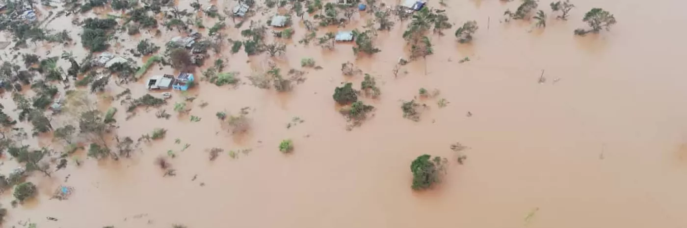 Luftaufnahme überfluteter Siedlungen in Mosambik nach Wirbelsturm Idai