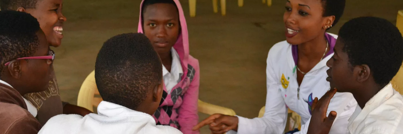 Jugendliche in Burundi im Gespräch über Verhütung