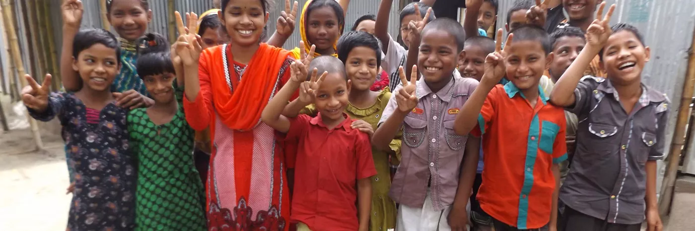 Jesmin aus Bangladesch mit Freunden