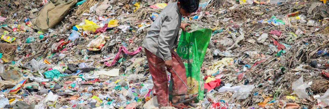 Kinderarbeiter auf Müllhalde