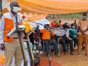 Dickens Thunde, National Director World Vision Ghana hält eine Rede