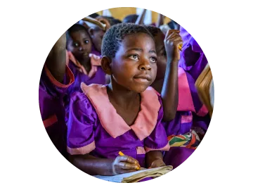 World Vision Patenschaft ermöglicht Bildung: Mädchen in einem Klassenzimmer