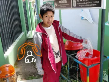 Piero ist Schülerbürgermeister seiner Schule und führt im Rahmen der Umweltschutzbemühungen in seiner Gemeinde ein Recyclingsystem ein