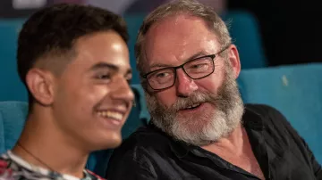 Liam Cunningham besucht Hussam