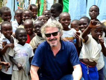 Wolfgang Niedecken unterstützt gemeinsam mit World Vision ehemalige Kindersoldaten und Kinderprostituierte im Kongo