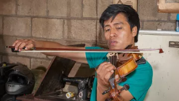 Gustavo aus Guatemala über Viola.