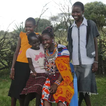 Zipporah aus Kenia mit ihrer Mutter und ihren Schwestern