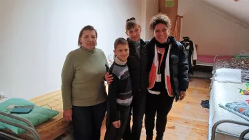 World Vision-Nothilfe-Expertin Kathryn Tätzsch zu Besuch bei geflüchteten Familien in Lwiw