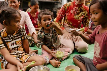 Pheak aus Kambodscha. Aufgrund von Mangelernährung war sie häufig krank und schwach.