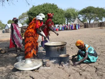 Frauen in Afrika am Kochen