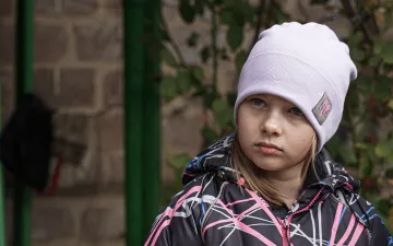 Kind aus er Ukraine im Winter