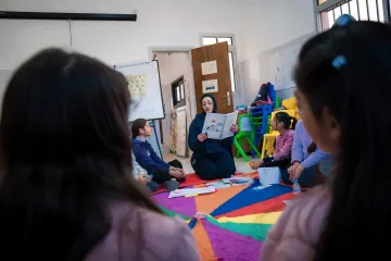 Kinder lernen und spielen