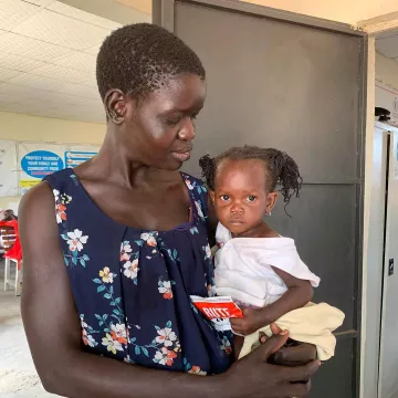 afrikanische Mutter mit ihrem unterernährten Kind