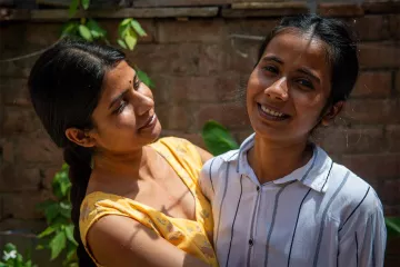 Mutter mit Tochter in Indien