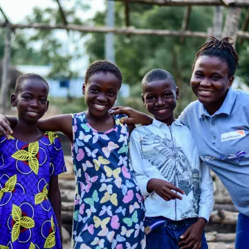 Drei Kinder und eine erwachsene Frau - wir fordern mehr Generationengerechtigkeit