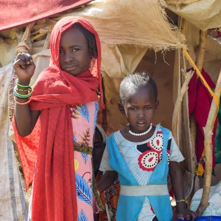 Kinder auf der Flucht aus dem Sudan