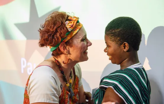 World Vision-Patenkind Judith aus Ghana traf ihre deutsche Patin Nicole Mang überraschend am Rhein wieder