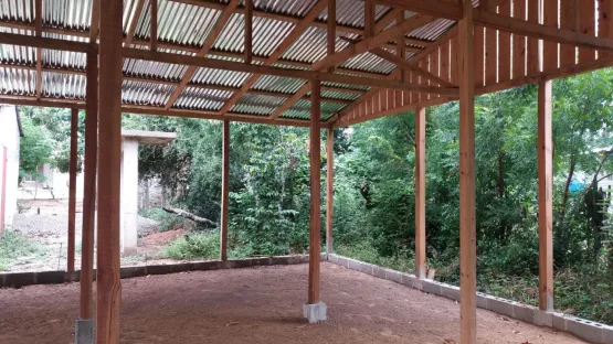 Die Holzkonstruktion steht