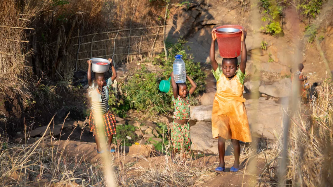 Ireen und ihre Freundinnen mussten früher mehrfach täglich Wasser holen.